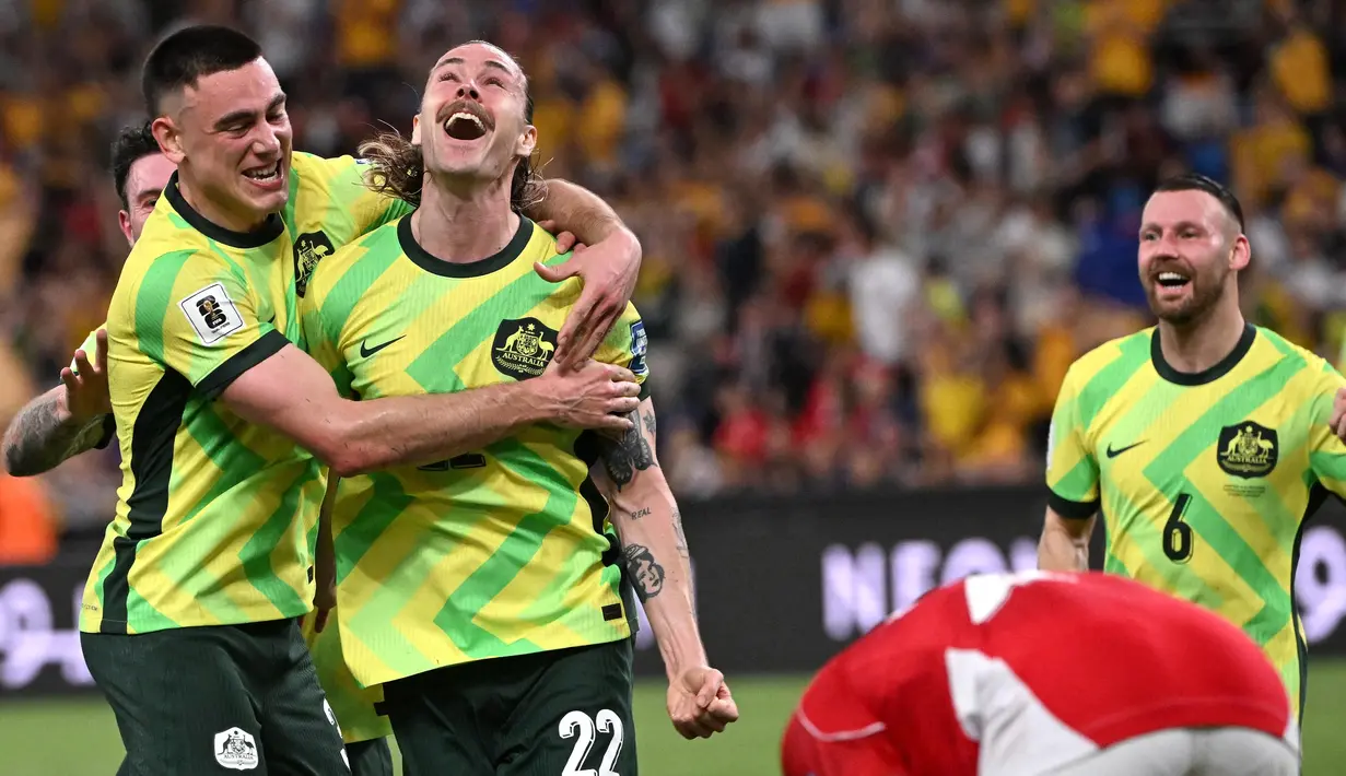 Di menit ke-34, Australia kembali mencetak gol ketiga mereka ke gawang Indonesia melalui tendangan keras Jackson Irvine yang sulit ditepis oleh Maarten Paes. Skor 3-0 untuk keunggulan Australia bertahan hingga akhir babak pertama. (Saeed KHAN/AFP)