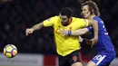 Duel pemain Watford, Troy Deeney (kiri) dan pemain Chelsea, David Luiz pada lanjutan Premier League di Vicarage Road stadium, London, (5/2/2018). Chelsea kalah 1-4. (AP/Frank Augstein)