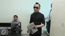 Kiki Mirano usai mengikuti sidang mediasi di Pengadilan Negeri Tangerang, Selasa (20/7). Mediasi antara Sheila dan Kiki Mirano mengalami titik buntu. (Liputan6.com/Herman Zakharia)