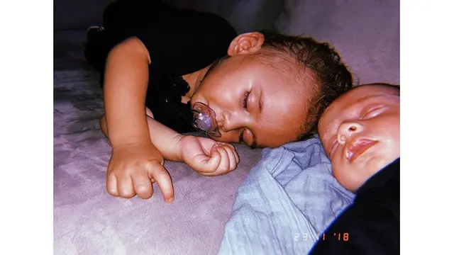 Jarang Tersorot, Ini 6 Potret Lucu Jax dan Zayn Anak Stefano Lilipaly