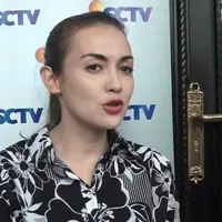 Rianti Cartwright berperan sebagai Malika dalam serial Elif Indonesia. Menjadi karakter seorang Ibu yang tertindas, kisah Rianti sangatlah pilu dalam serial Elif Indonesia.