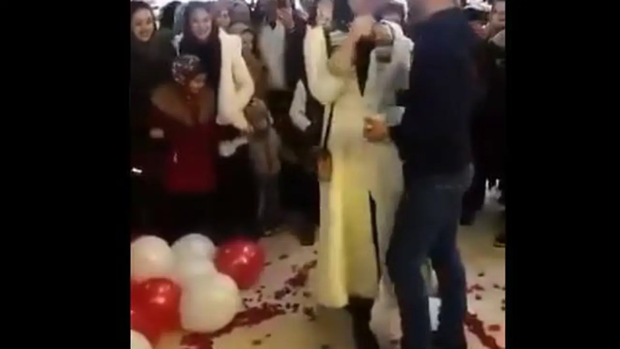 Pria Iran melamar perempuan