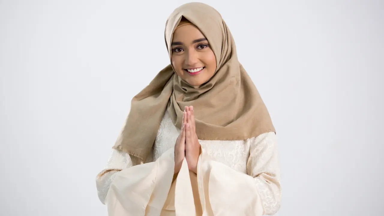 perempuan hijab lebaran