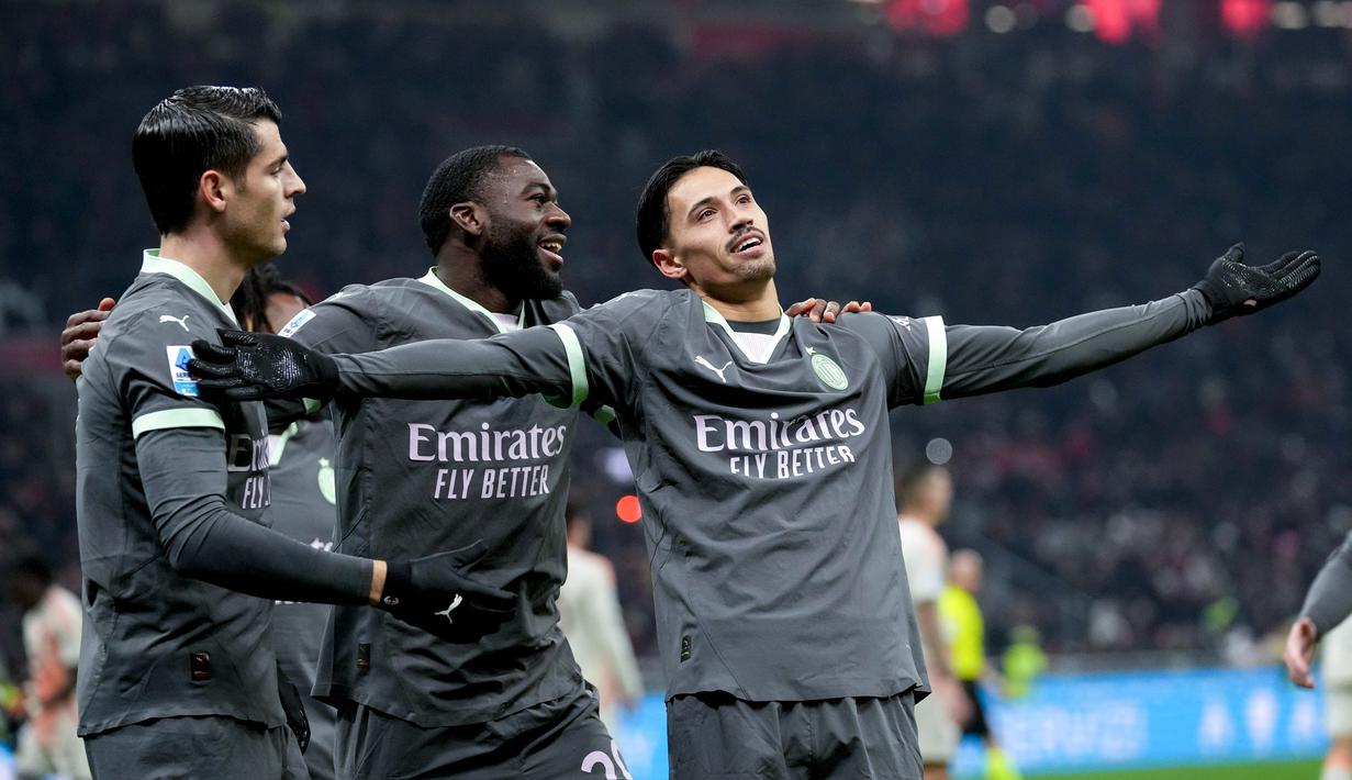 Kedua tim harus puas berbagai satu poin yang tidak mengubah posisi di klasemen sementara Liga Italia 2024/2025. Milan di peringkat ke-8, Roma di peringkat ke-10. (AP Photo/Antonio Calanni)