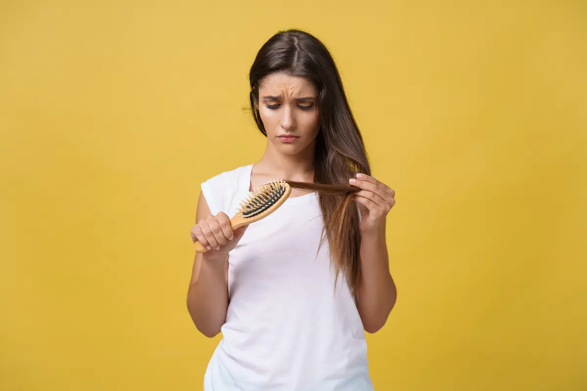 Kenali penyebab halo frizz pada rambut dan cara mengatasinya
