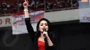 Pedangdut Silvi Kitty pun tuidak mau kalah memanas kampanye Partai Gerindra di Stadion GBK Jakarta (Liputan6.com/Helmi Fithriansyah)
