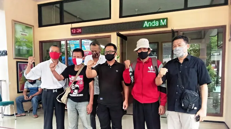 Gerakan Rakyat Menggugat (GERAM) Mendatangi kantor Kejaksaan Negeri (Kejari) Blora (Liputan6.com/Ahmad Adirin)