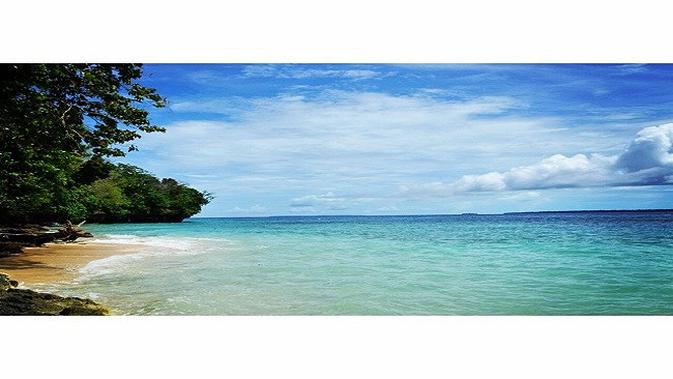 Pantai Bosnik di Biak, Papua (Dok.Instagram/@murdopo/https://www.instagram.com/p/qx_U3YLGgH/Komarudin)