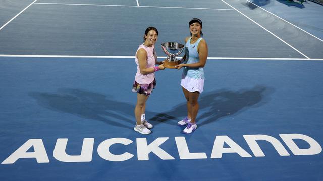 Foto: Bikin Bangga Indonesia! Aldila Sutjiadi Sabet Gelar Juara Turnamen WTA 250 di Auckland