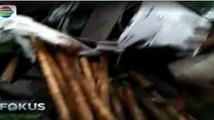 Saat kendaraan korban berada di tengah perlintasan kereta tiba-tiba Kereta Api Jurusan Surabaya- Banyuwangi melintas dengan kecepatan tinggi
