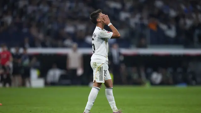 Ekspresi Arda Guler di laga Real Madrid vs Osasuna di laga perdana La Liga 2025/2026 di Santiago Bernabeu, Rabu (20/08/2025). (AP Photo/Manu Fernandez)