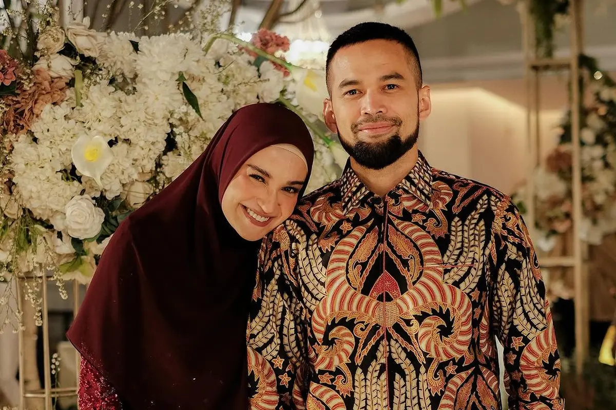 Kebaya kondangan Zaskia dan Shireen Sungkar
