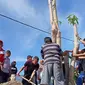 Aksi tanam pohon yang diinisiasi Balai Prasarana Permukiman Wilayah (BPPW) Sulteng di Huntap penyintas gempa Palu di Kelurahan Balaroa, Sabtu (13/8/2022). (Foto: Heri Susanto/ Liputan6.com).