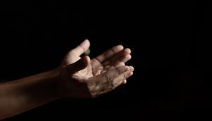 Ilustrasi membaca doa. (Photo created by jcomp on www.freepik.com)