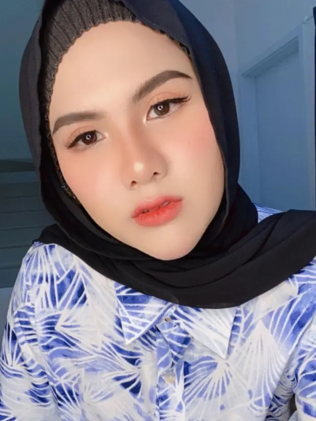 Akui Nyaman Berhijab, Ini 6 Potret Terbaru Evelyn Nada Anjani