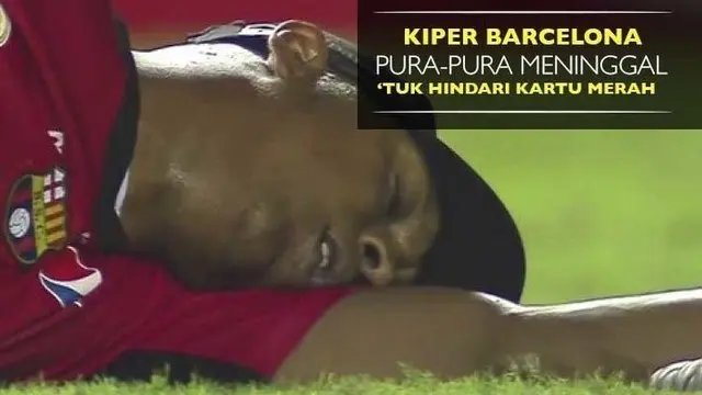 Video kiper Barcelona SC, Maximo Banguera yang coba mengelabui wasit dengan pura-pura meninggal di lapangan