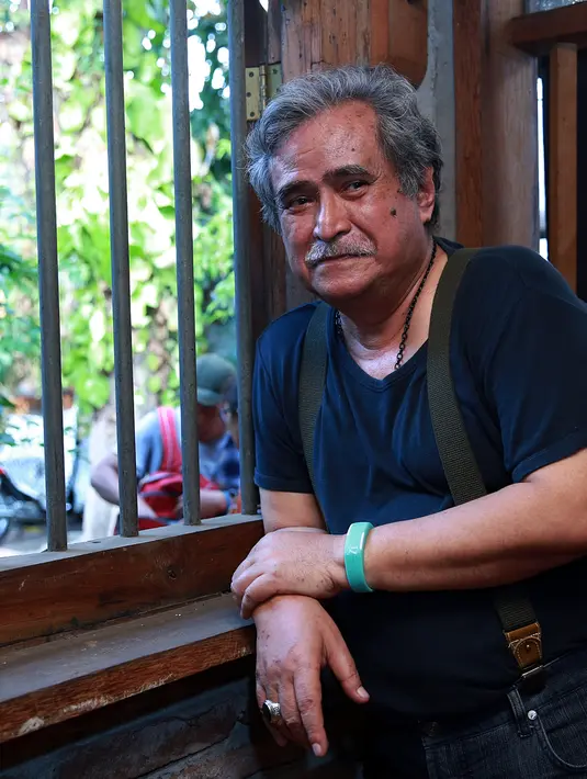 Ditemui di Sanggar Populer, kawasan Tanah Abang, Jakarta Pusat, Rabu (4/11/2015), Slamet Rahardjo berbagi pengalamannya saat menjadi anak didik mendiang Teguh Karya. Soal berkarya, Teguh Karya memang sudah tak diragukan lagi. (Deki Prayoga/Bintang.com)