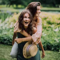 ilustrasi saudara perempuan/Photo by Elly Fairytale from Pexels