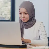 Seorang wanita sedang belajar