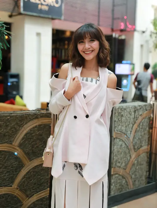 Banyak yangmenganggap Vidi dan Sheila adalah pasangan yang cocok, namun ternyata belum ada tanda-tanda keduanya akan segera menikah. Sheila pun juga mengatakan mengapa ia belum ingin dinikahi Vidi. (Adrian Putra/Bintang.com)