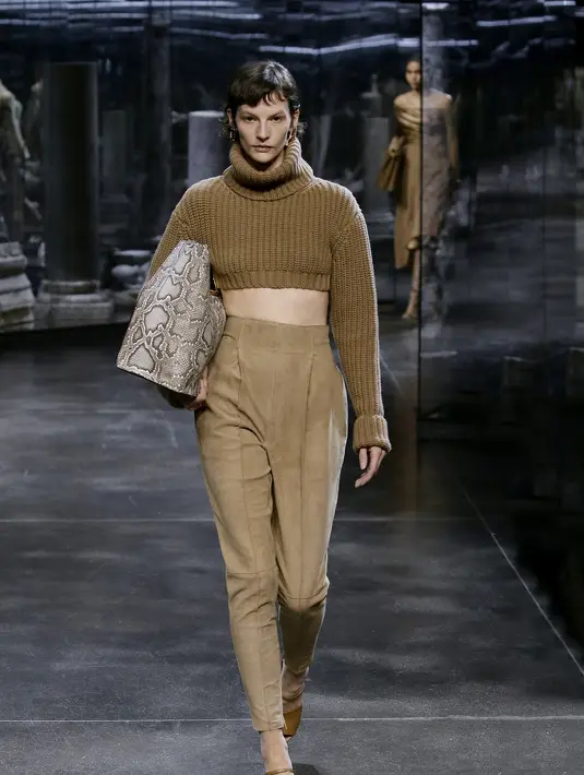 Koleksi ini merupakan perayaan terhadap keanggunan Italia yang luar biasa dan mampu dipresentasikan dengan sangat baik melalui perspektif yang baru oleh FENDI. Foto: Document/FENDI.