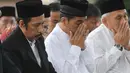 Jokowi yang terpilih menjadi presiden dalam Pilpres 2014 kembali ke Jakarta setelah pulang ke rumah ibundanya di SOlo (Liputan6.com/Herman Zakharia)