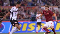 Liburan ke Bali, Eks Gelandang AS Roma Pamer Foto Mesra