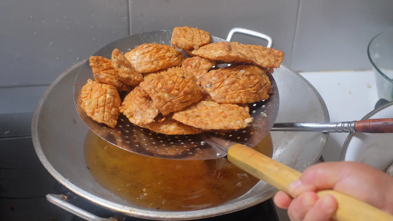 Menggoreng Tempe
