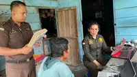 Penyidik Pidana Khusus Kejari Kota Dumai meminta keterangan saksi korupsi zakat. (Liputan6.com/M Syukur)