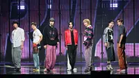 Grup boyband K-pop 'RIIZE' tampil dalam pertunjukan debut mereka di Seoul pada 4 September 2023. (Jung Yeon-je /AFP)