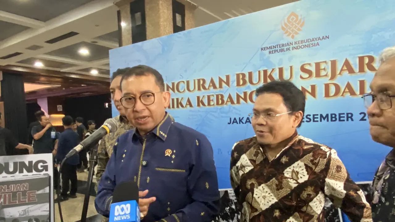 Menteri Kebudayaan (Menbud), Fadli Zon  di Kantor Kemendikdasmen, Jakarta, Minggu (14/12/2025).