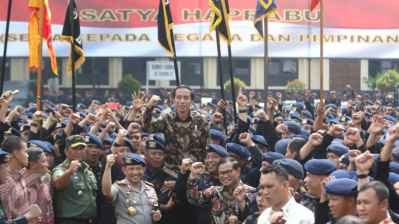 20161111-Presiden Jokowi Pimpin Apel Brimob-Jakarta