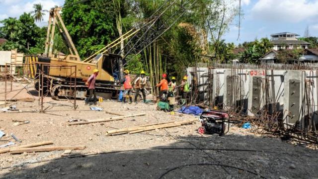 Kementerian PUPR tengah menyelesaikan pembangunan duplikasi Jembatan Surabaya yang berada di Praya, Lombok Tengah, Nusa Tenggara Barat (NTB). (Dok Kementerian PUPR)