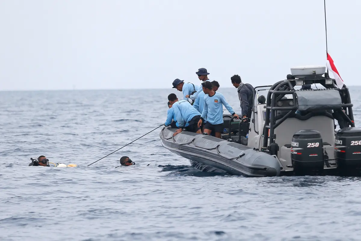 Aksi Pasukan Katak TNI AL Cari Korban Lion Air Jatuh