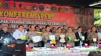 Jumpa pers pengungkapan Transnational Organized Crime (TOC) Narkotika dan TPPU Jaringan Fredy Pratama di Lapangan Bhayangkara, Jakarta Selatan, Selasa (12/9/2023). (Ist)