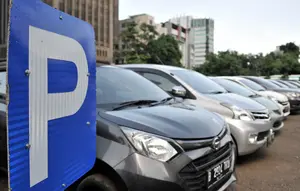 Mesin Mobil Terus Menyala Saat Parkir, BBM Terbuang