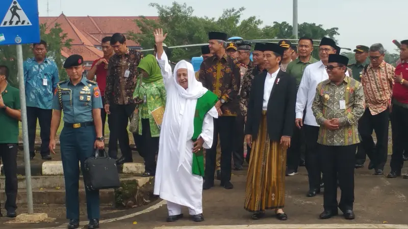 Jokowi  membuka Muktamar XII Jam'iyyah Ahlith Thariqah Al Mu'tabarah An Nahdliyyah (Jatman), di Pekalongan, Jawa Tengah, (Liputan6.com/Fajar Eko)