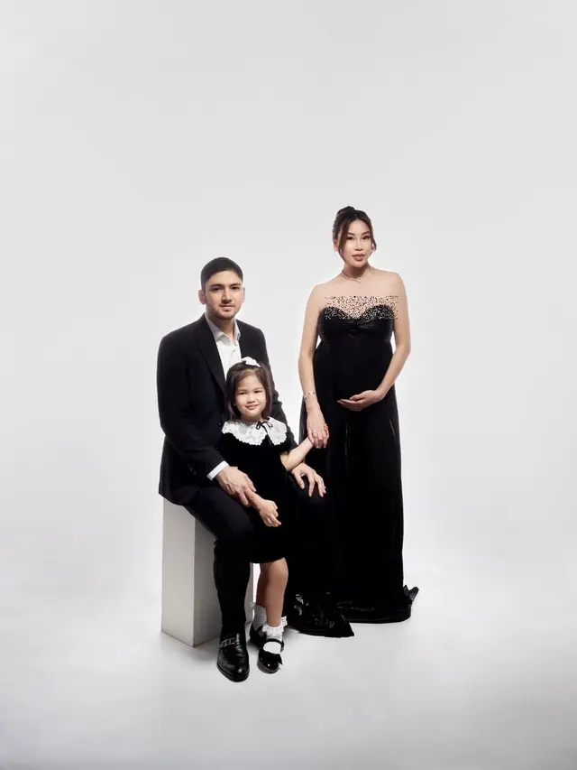6 Potret Maternity Shoot Kezia Toemion, Menantu Keluarga Cendana Hamil Anak Kedua