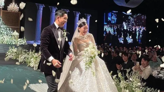 Foto Cantiknya Lee Da In Pakai 3 Gaun Pengantin Berbeda saat Menikah dengan Lee Seung Gi