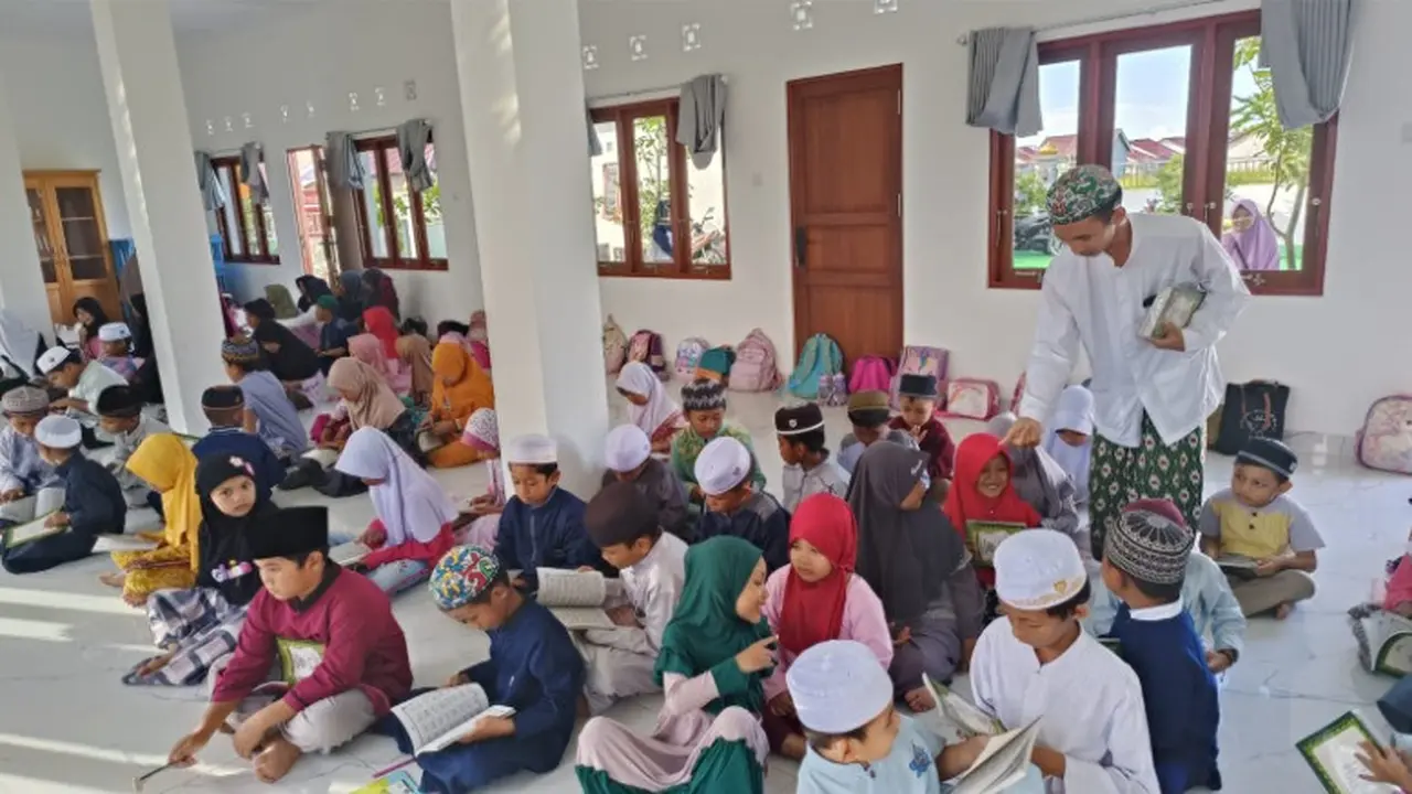 Wakapolri Komjen Pol Dedi Prasetyo mendirikan Taman Pembelajaran Al-Qur'an (TPA) Natabel Jannah di Kota Palangka Raya, Provinsi Kalimantan Tengah (Kalteng).