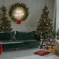 Hiasan Natal di Ruang Tamu/Photo by Anita Austvika on Unsplash