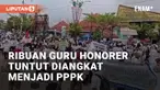 Ribuan guru honorer berunjuk rasa di depan Kantor Disdikbud Indramayu (15/1/2025). Massa menuntut pengangkatan menjadi Pegawai Pemerintah dengan Perjanjian Kerja (PPPK)