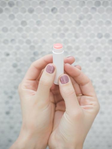 Pentingnya Memakai Pelembab Bibir Sebelum Tidur Beauty Fimela Com