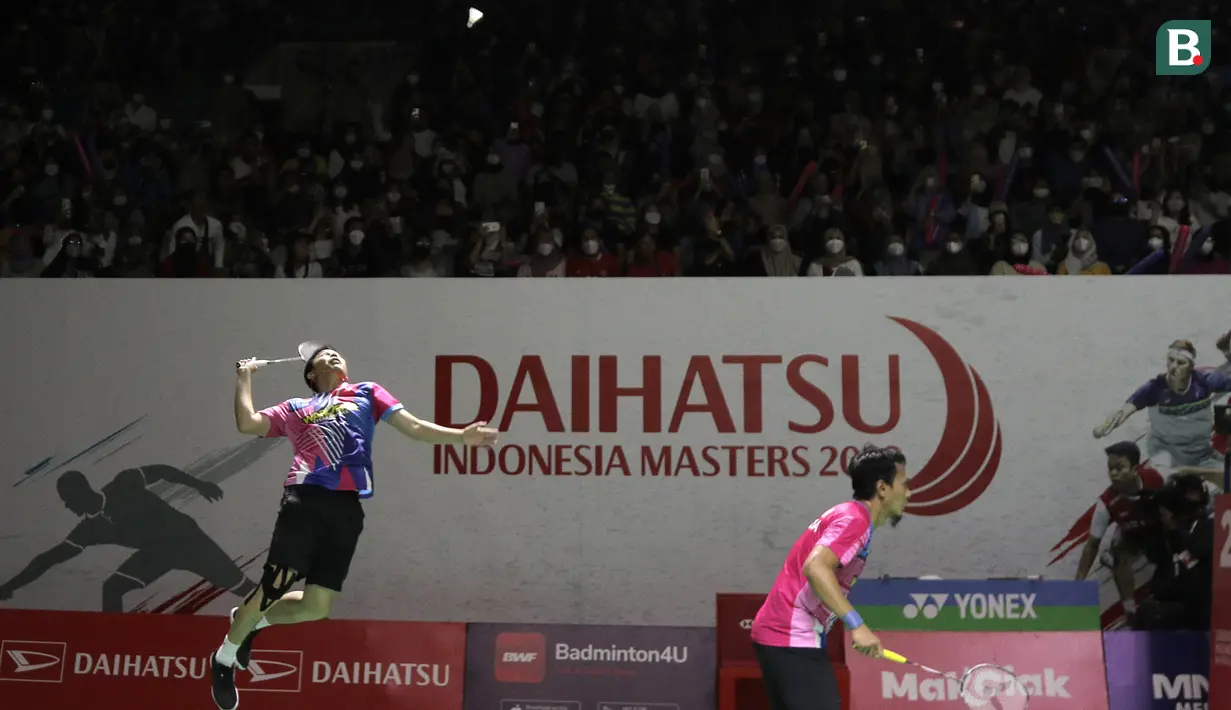 Di game pertama, Mohammad Ahsan/Handra Setiawan berhasil unggul 21-12, sementara di game kedua laga berjalan alot namun akhirnya dapat diselesaikan The Daddies dengan 21-19. (Bola.com/Ikhwan Yanuar)