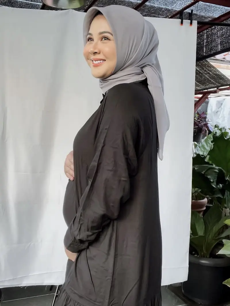 Artis Indonesia Stylish Pake Dress saat Hamil