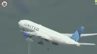 Roda pesawat Boeing milik maskapai United Airlines copot saat baru lepas landas, Senin, 8 Juli 2024. (dok. Youtube Cali Planes)