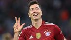 Robert Lewandowski untuk sementara memuncaki daftar pencetak gol terbanyak di Liga Champions musim ini dengan torehan 12 gol. Pemain asal Polandia itu masih berpeluang menambah pundi-pundi golnya lantaran Bayern Munchen masih akan bertarung di fase selanjutnya. (AFP/Christof Stache)