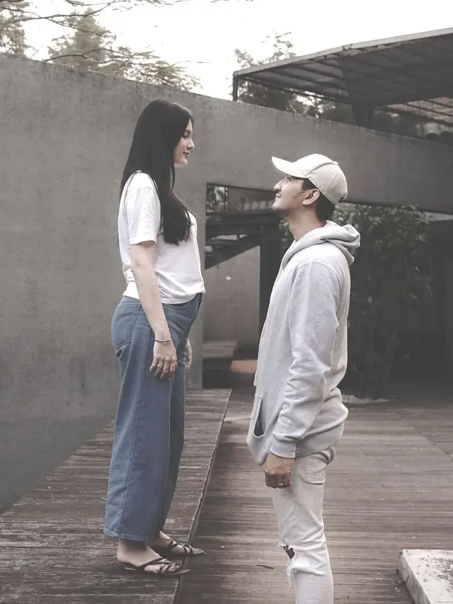 Hamil 5 Bulan, Ini 7 Potret Yasmine Ow Istri Aditya Zoni saat Pamer Baby Bump
