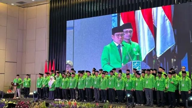 Ketua Umum DPP Partai Kebangkitan Bangsa Abdul Muhaimin Iskandar (Cak Imin) melantik sejumlah pimpinan DPW PKB di kawasan Gambir, Jakarta.