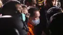 Terpidana pengalihan hak tagih atau cessie Bank Bali, Djoko Sugiarto Tjandra usai tiba di Bandara Halim Perdanakusuma Jakarta, Kamis (30/7/2020). Djoko Tjandra tiba sekitar pukul 22.30 WIB dan langsung dibawa ke Bareskrim Mabes Polri. (Liputan6.com/Helmi Fithriansyah)